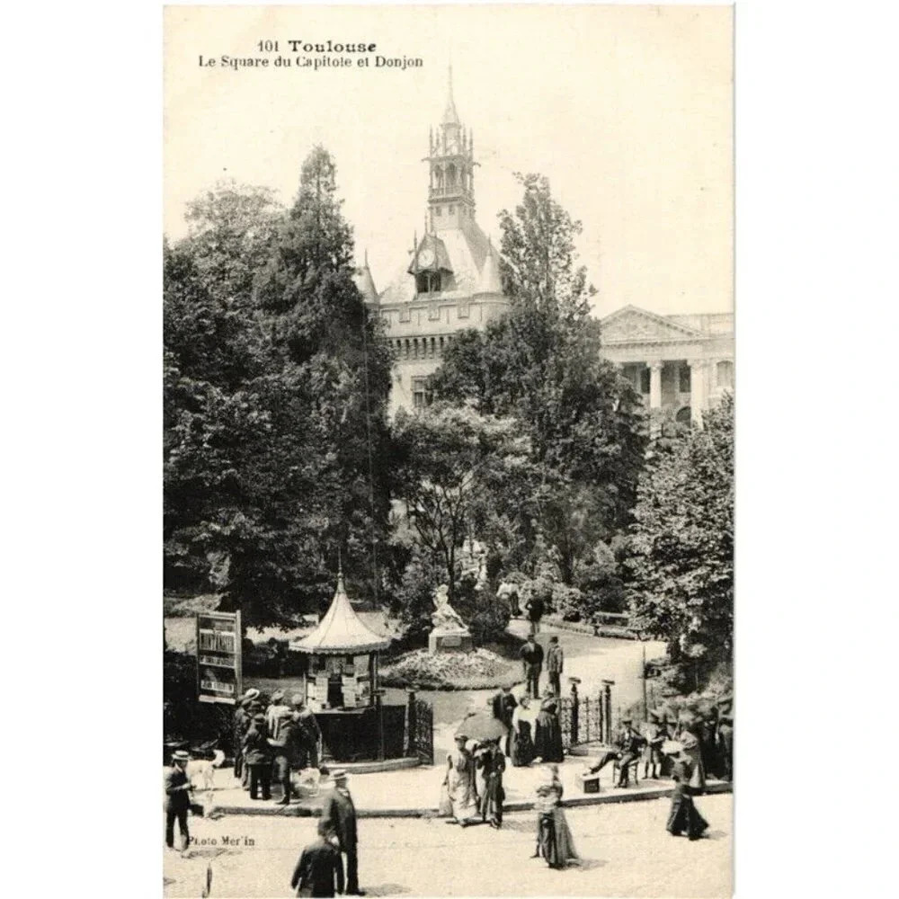 1900s- 101 Toulouse Le Square du Capitole et Donjon- Toulouse, France Postcard